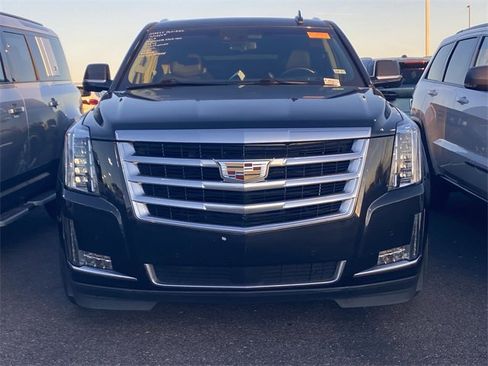 Used 2019 Cadillac Escalade ESV Premium Luxury image 2