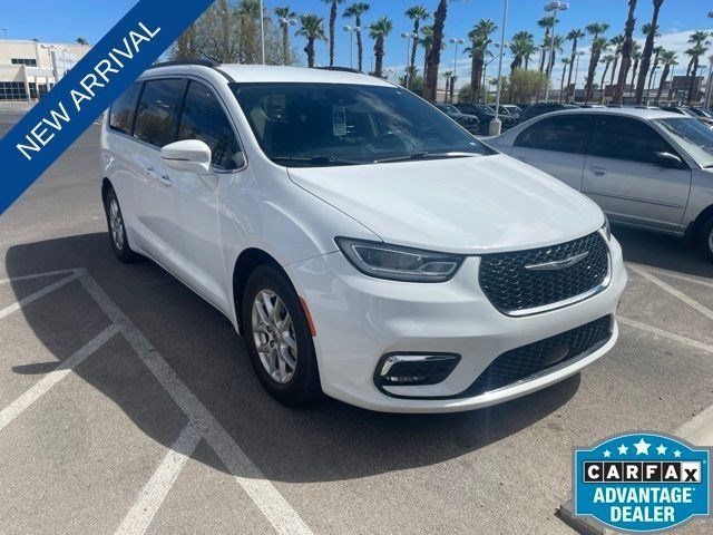 Used 2022 Chrysler Pacifica Touring-L FWD image 3