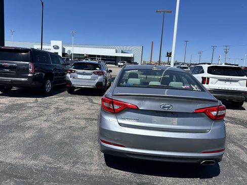Used 2017 Hyundai Sonata SE FWD image 4