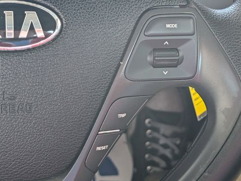 Used 2017 Kia Forte LX image 19