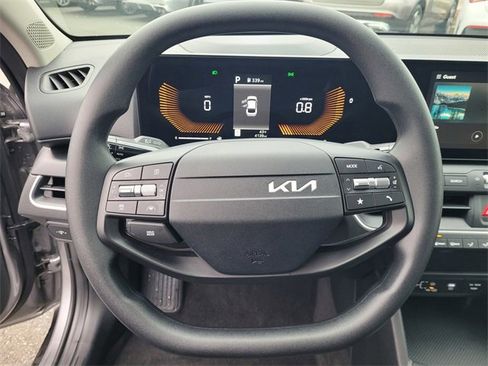 Used 2025 Kia K4 LXS image 17