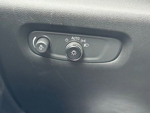 Used 2022 Chevrolet Traverse LT image 23