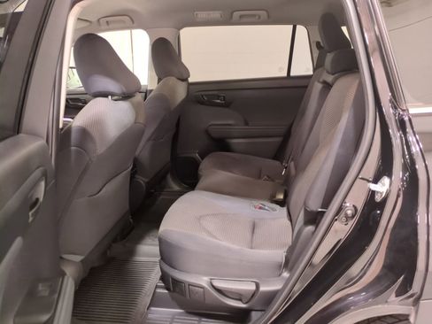 Used 2022 Toyota Highlander L image 14