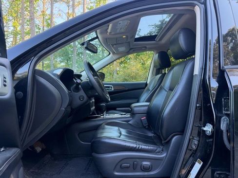Used 2017 Nissan Pathfinder Platinum image 18