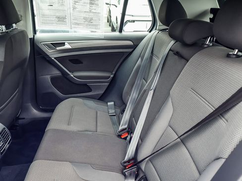 Used 2017 Volkswagen e-Golf SE w/ DC Fast Charging Package image 14