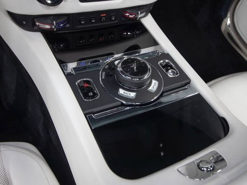 Used 2017 Rolls-Royce Dawn image 37