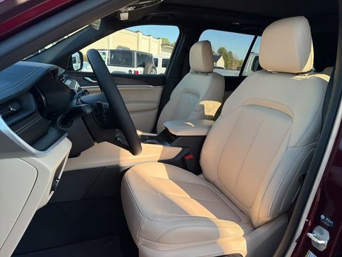 New 2026 Jeep Grand Cherokee Limited w/ Limited Altitude Package image 30