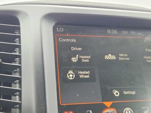 Used 2017 Jeep Cherokee Latitude w/ Comfort/Convenience Group FWD image 19
