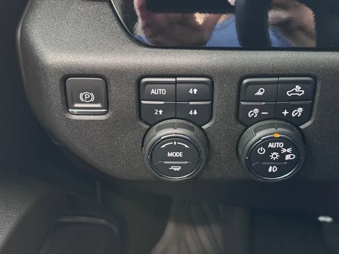Certified 2024 Chevrolet Silverado 2500 LT AWD/4WD image 25