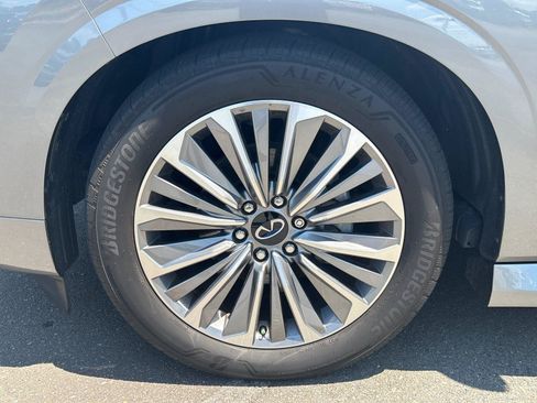Used 2025 INFINITI QX80 Sensory AWD/4WD image 10