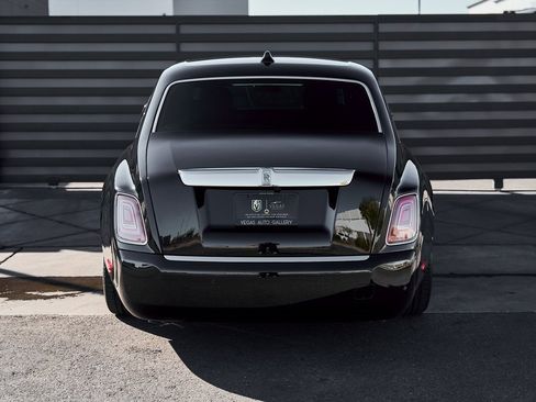 Used 2024 Rolls-Royce Phantom Sedan image 21