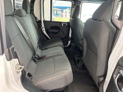 Used 2024 Jeep Gladiator Sport image 13