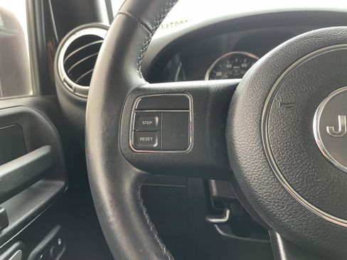 Used 2015 Jeep Wrangler Sahara AWD/4WD image 13