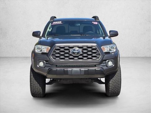Used 2018 Toyota Tacoma SR5 RWD image 2