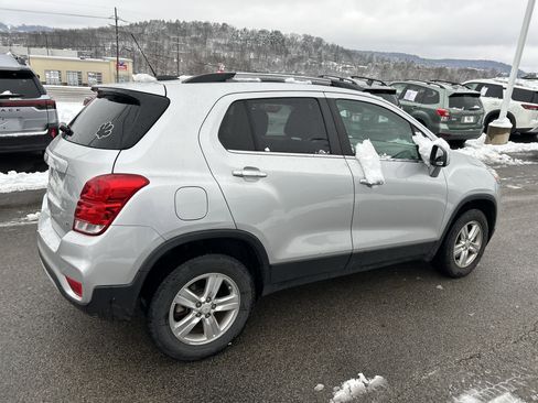 Used 2019 Chevrolet Trax LT w/ LT Convenience Package image 4