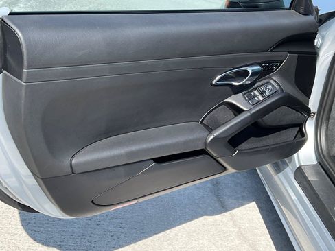 Used 2018 Porsche 718 Cayman RWD image 10