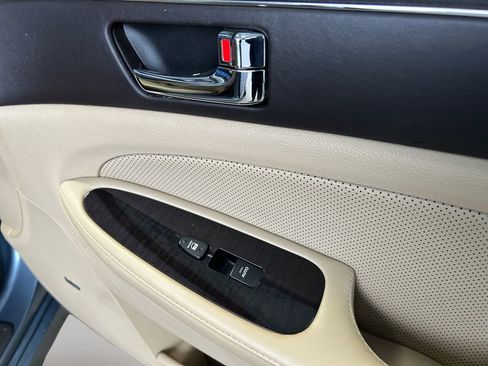 Used 2011 Hyundai Genesis 4.6 image 14