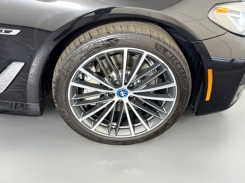 Used 2023 BMW 530e w/ Convenience Package RWD image 32