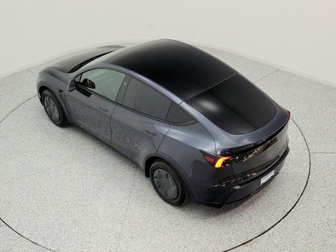 Used 2026 Tesla Model Y 2WD image 27