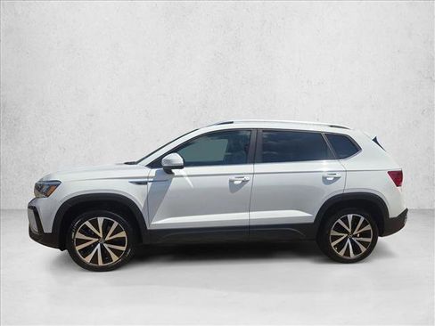 Used 2024 Volkswagen Taos SE FWD image 8