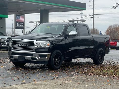 Used 2024 RAM 1500 Laramie AWD/4WD image 4
