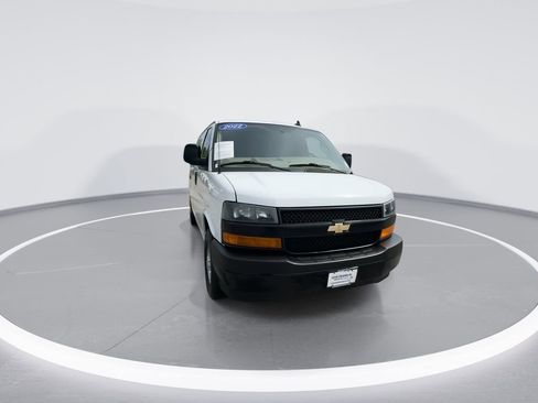 Used 2022 Chevrolet Express 3500 w/ Driver Convenience Package RWD image 3