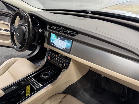 Used 2020 Jaguar XF Premium image 56