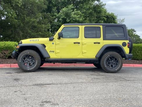 Used 2023 Jeep Wrangler Unlimited w/ Cold Weather Group AWD/4WD image 11