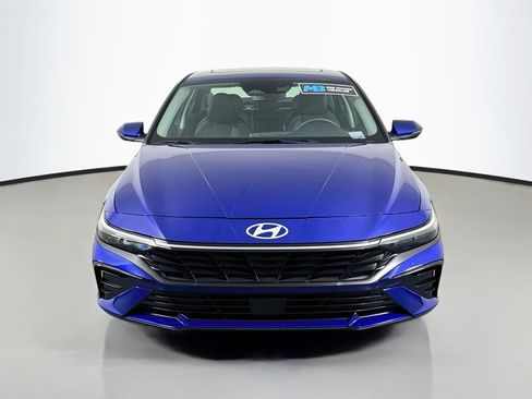 Used 2025 Hyundai Elantra Limited FWD image 2