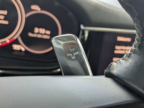 Used 2022 Porsche Panamera RWD image 44