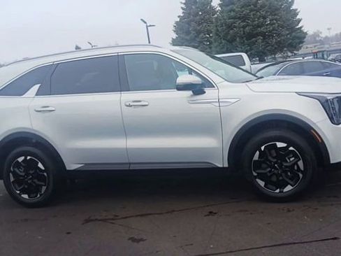 New 2026 Kia Sorento S image 4
