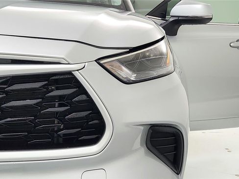 Used 2023 Toyota Highlander L image 17