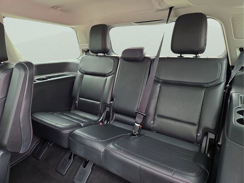 Used 2025 Ford Expedition Platinum AWD/4WD image 10