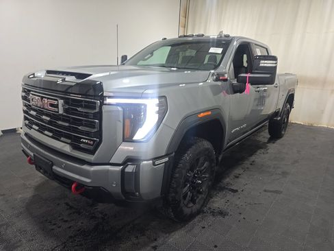 Used 2024 GMC Sierra 2500 AT4 w/ AT4 Preferred Package AWD/4WD image 3