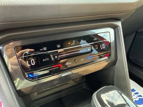 Used 2022 Volkswagen Tiguan SE AWD/4WD image 25
