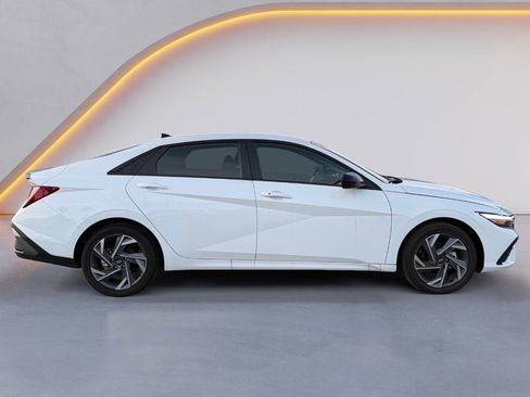 New 2025 Hyundai Elantra SEL image 12