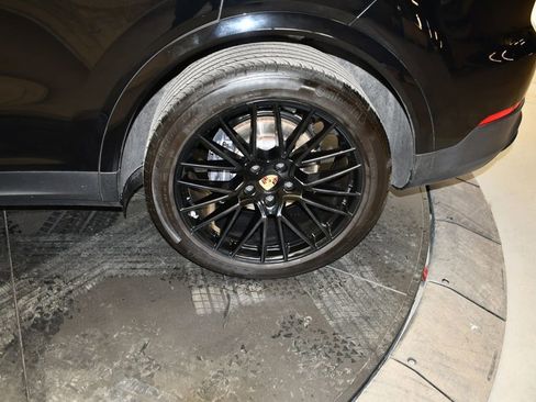 Certified 2023 Porsche Cayenne Platinum Edition AWD/4WD image 15