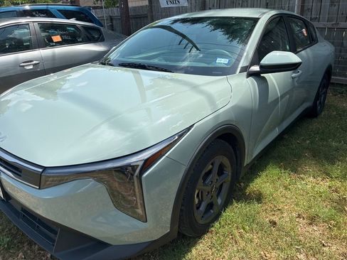 Used 2025 Kia K4 LXS image 1