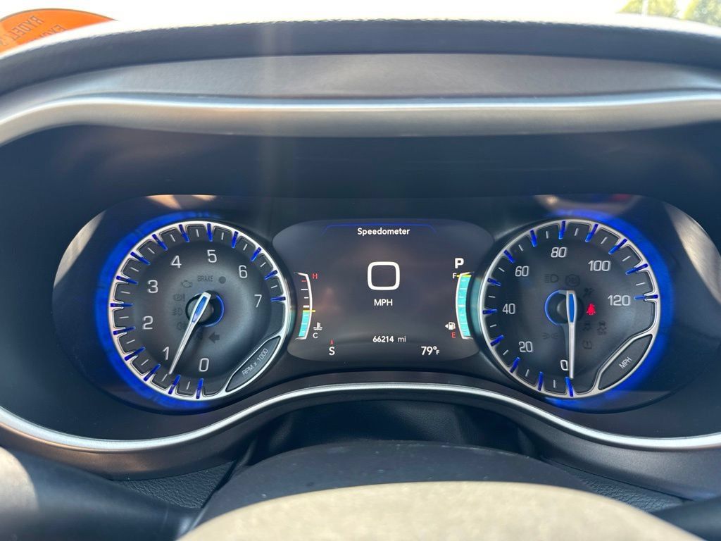 Certified 2024 Chrysler Pacifica Touring-L FWD image 16