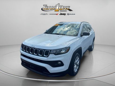 Used 2025 Jeep Compass Latitude AWD/4WD image 4