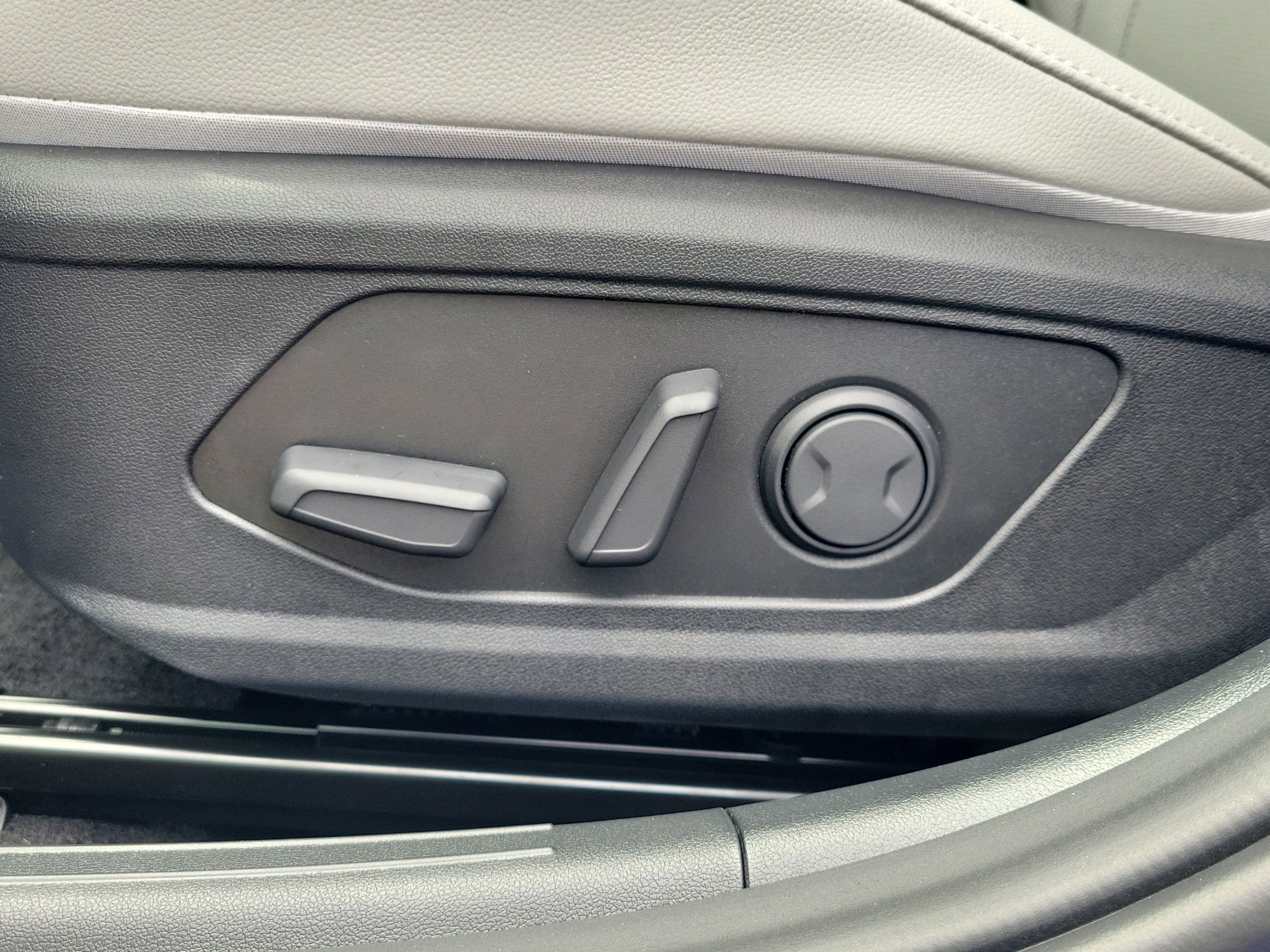 Certified 2025 Hyundai Elantra Limited FWD image 20