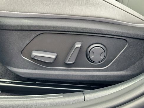 Certified 2025 Hyundai Elantra Limited FWD image 20