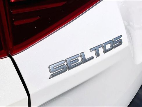 Used 2023 Kia Seltos S w/ Navigation Package FWD image 30