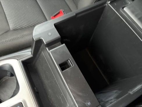 Used 2022 Ford Explorer XLT image 29