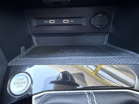 Used 2024 Volkswagen Taos SE w/ Panoramic Sunroof Package image 25