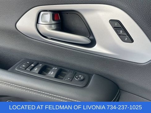 Used 2024 Chrysler Pacifica Limited FWD image 23