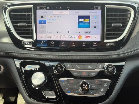Used 2025 Chrysler Pacifica Select FWD image 14