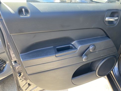 Used 2016 Jeep Patriot Sport FWD image 15
