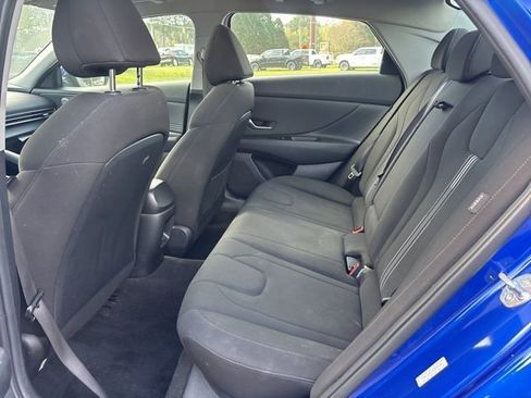 Used 2025 Hyundai Elantra SEL w/ Cargo Package image 15