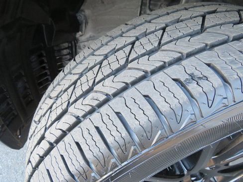 Used 2019 Toyota Highlander SE image 39